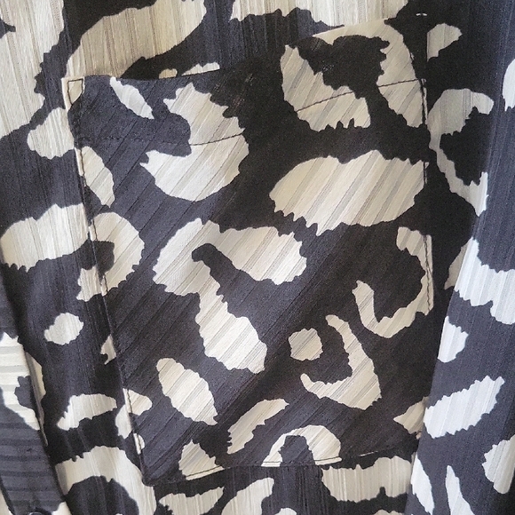 Stylish Black and White Patterned Dress - Picture 3 of 9